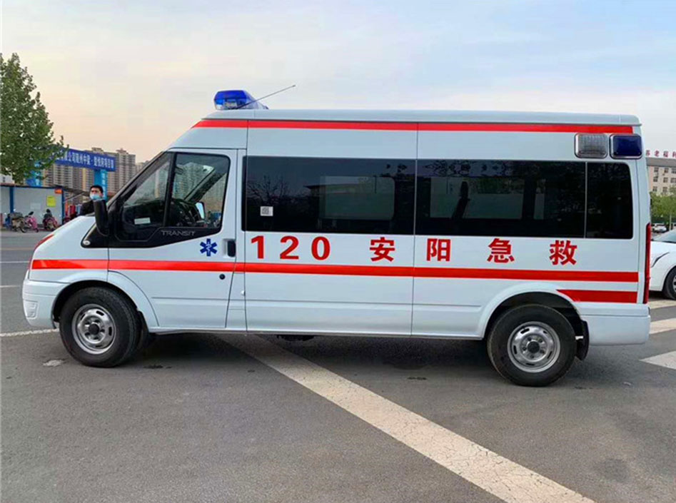 国六福特V348长轴中顶救护车